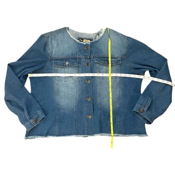 Suzanne Betro blue Jean denim jacket Size 3X Frayed edges Unique Shading - Picture 6 of 6